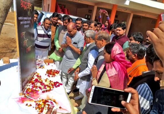 गुस्से से भरकर रुंधे गले से बोले लोग : नक्शे पर से नाम मिटा दो पापी पाकिस्तान का