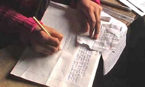 हाईस्कूल गणित परीक्षा में नकल करते 10 पकड़े