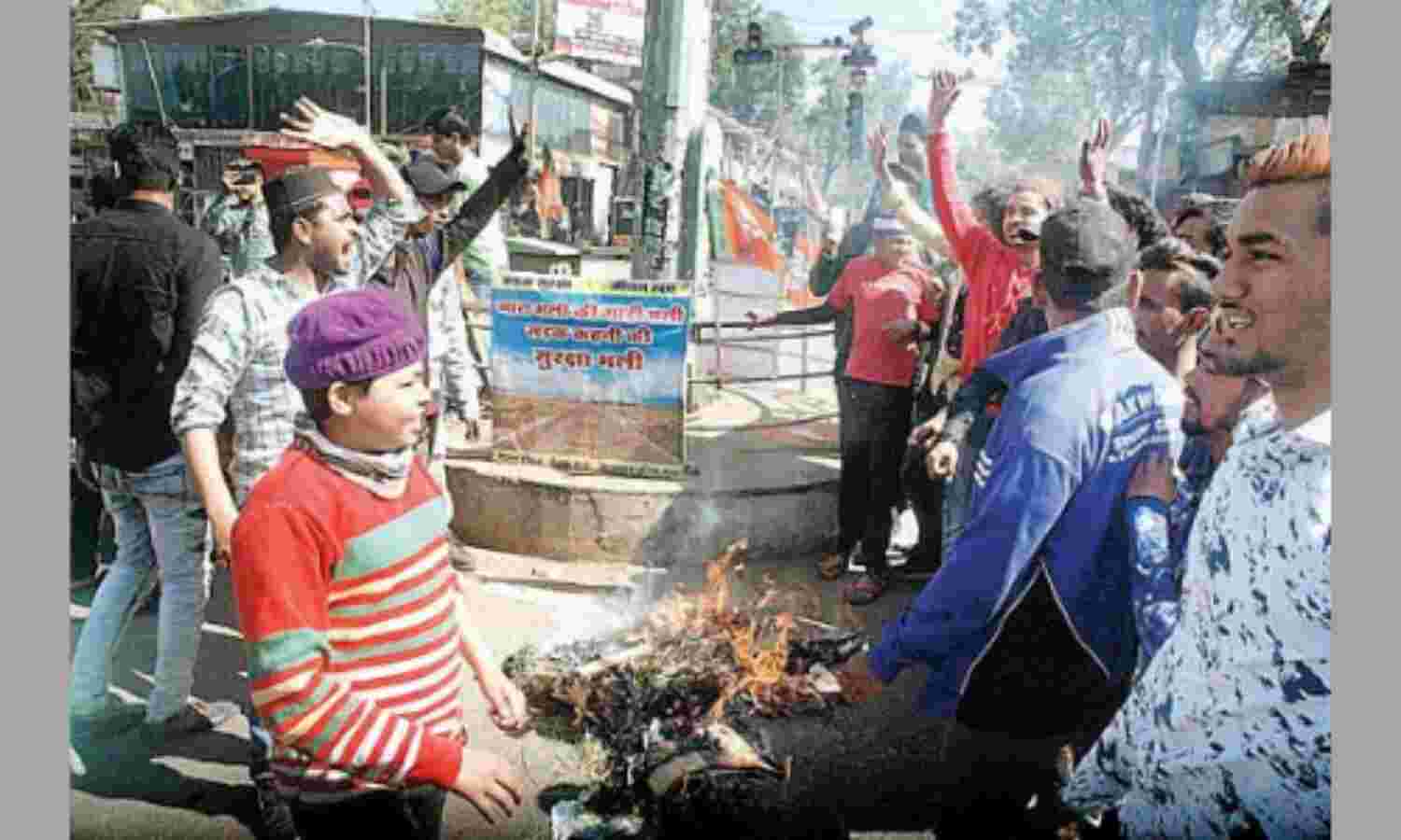 आतंकी हमले के चार दिन बाद भी न तो आंसू थम रहे और न कम हो रहा आक्रोष