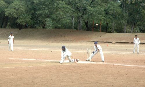 रोमांचक मैच में क्रिकेट एकेडमी जीता