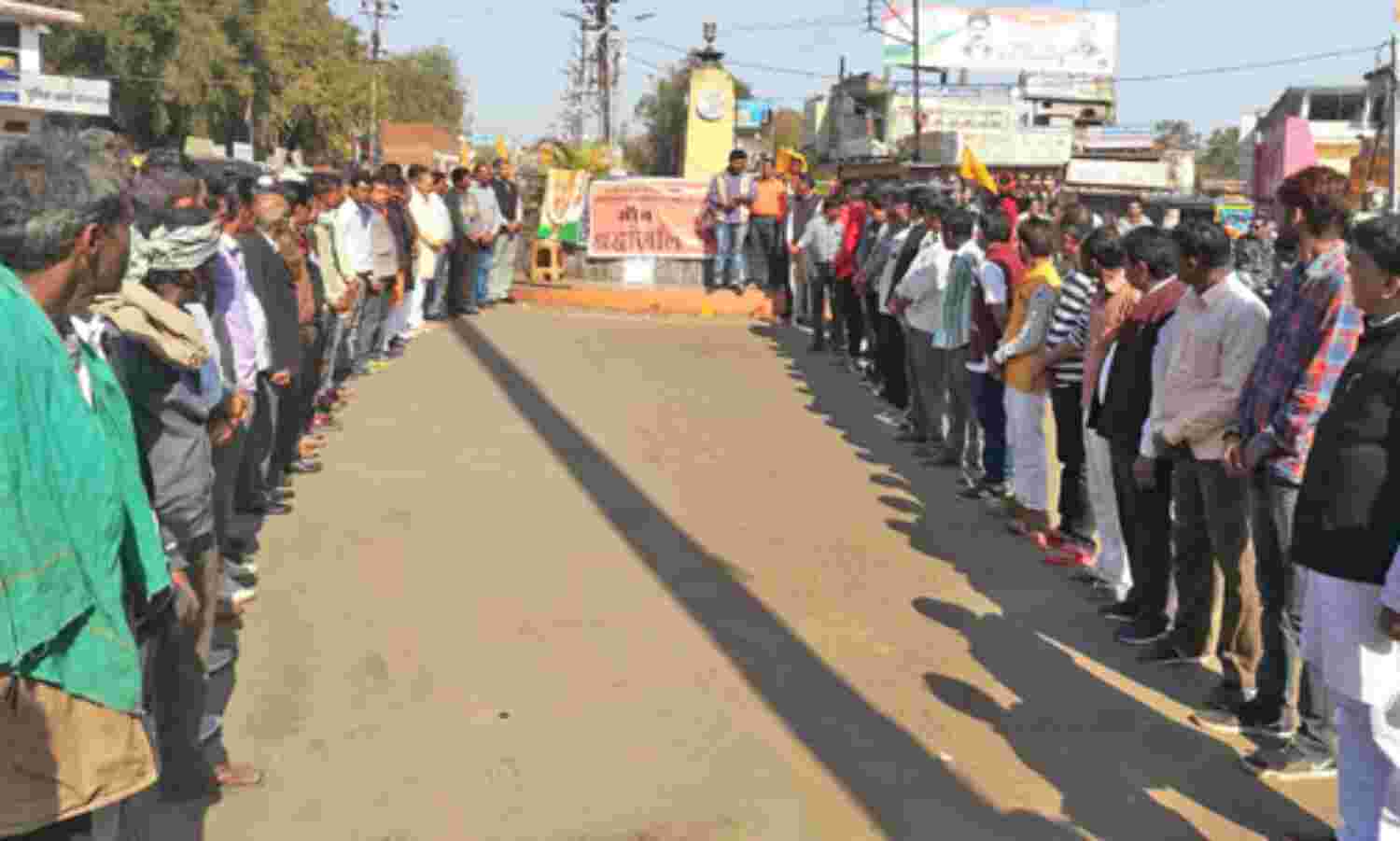श्रद्धांजलि : दो मिनट के लिए थम गया जयस्तम्भ चौराहा श्रद्धांजलि : दो मिनट के लिए थम गया जयस्तम्भ चौराहा