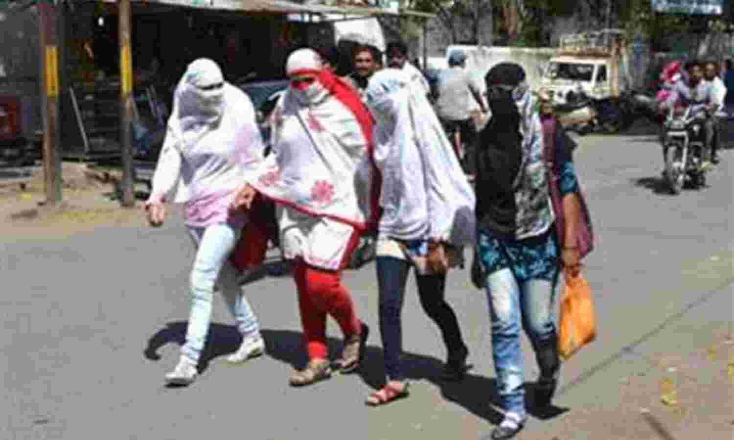 सूर्य ने झुलसाया, चलने लगे पंखे