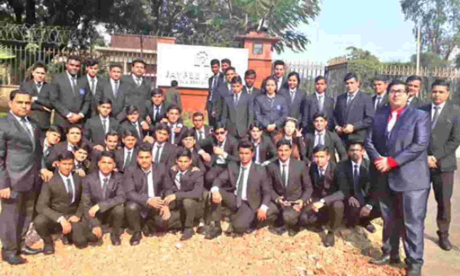 संस्कृति यूनिवर्सिटी के विद्यार्थियों ने किया जेपी पैलेस होटल आगरा का भ्रमण