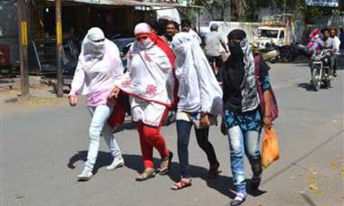 सूर्य ने झुलसाया, चलने लगे पंखे