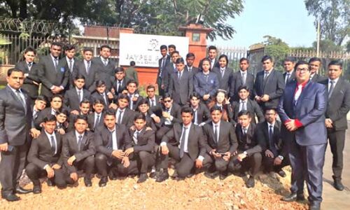 संस्कृति यूनिवर्सिटी के विद्यार्थियों ने किया जेपी पैलेस होटल आगरा का भ्रमण