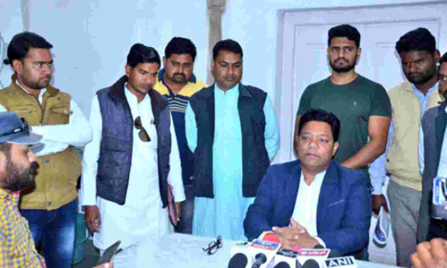 हमारे दम पर चल रही कांग्रेस सरकार: सिंह