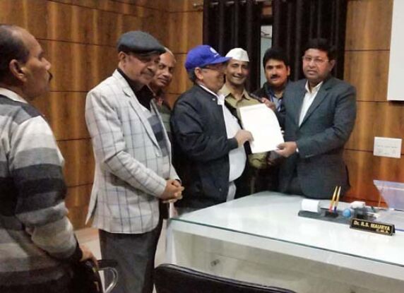 सफाई के लिए निरंकारी भक्तों को सीएमएस ने किया सम्मानित