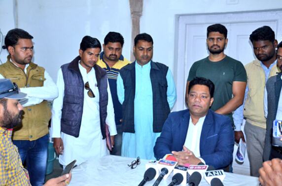 हमारे दम पर चल रही कांग्रेस सरकार: सिंह