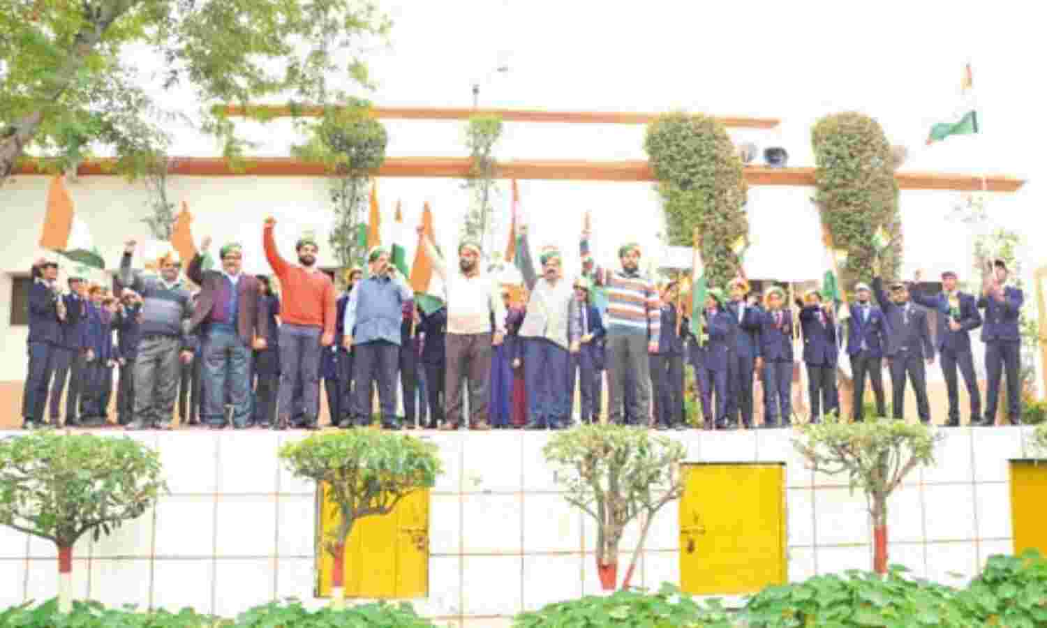 पुलवामा हमले का बदला पूरा होने पर अमर नाथ विद्या आश्रम में जश्न