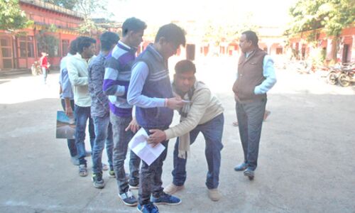 कड़ी सुरक्षा में शुरु हुआ परीक्षा का महाकुंभ