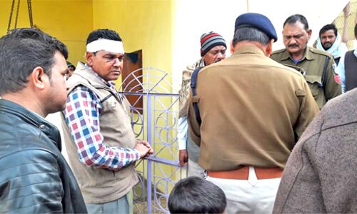 परिजनों को बंधक बनाकर डाली डकैती