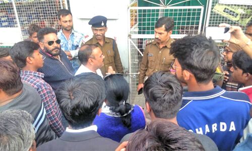 विवादों की दीवार बनी नेकी की दीवार