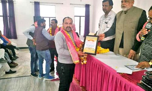 अखिल भारतीय वैश्य एकता परिषद मथुरा इकाई को आगरा में किया सम्मानित