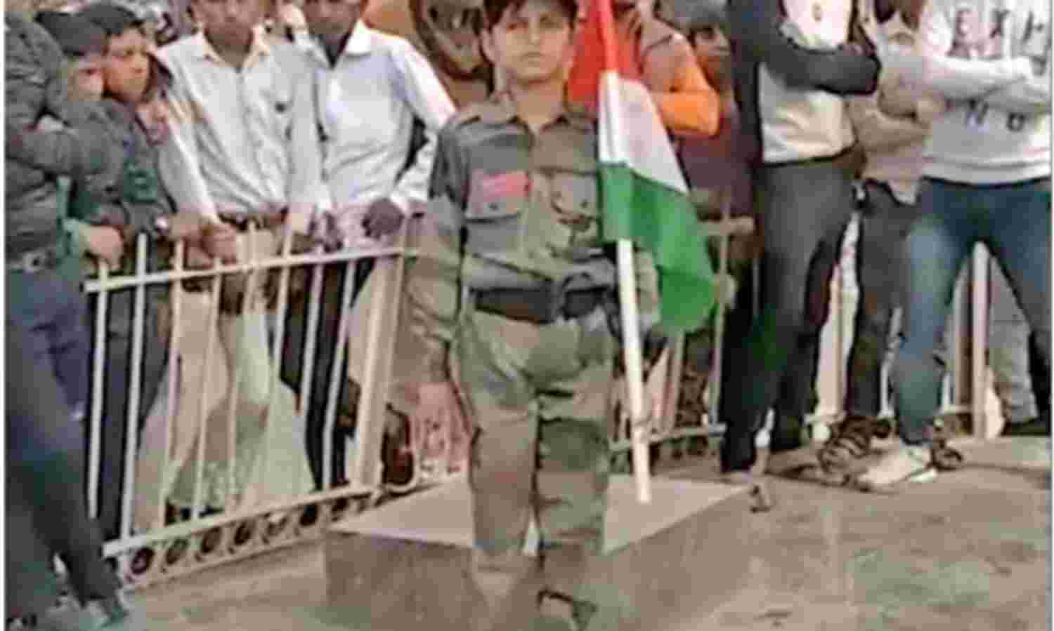 शहीदों के घरों पर फहरायेगा तिरंगा, बच्चे देव ने लिया प्रण