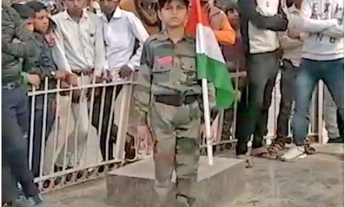 शहीदों के घरों पर फहरायेगा तिरंगा, बच्चे देव ने लिया प्रण