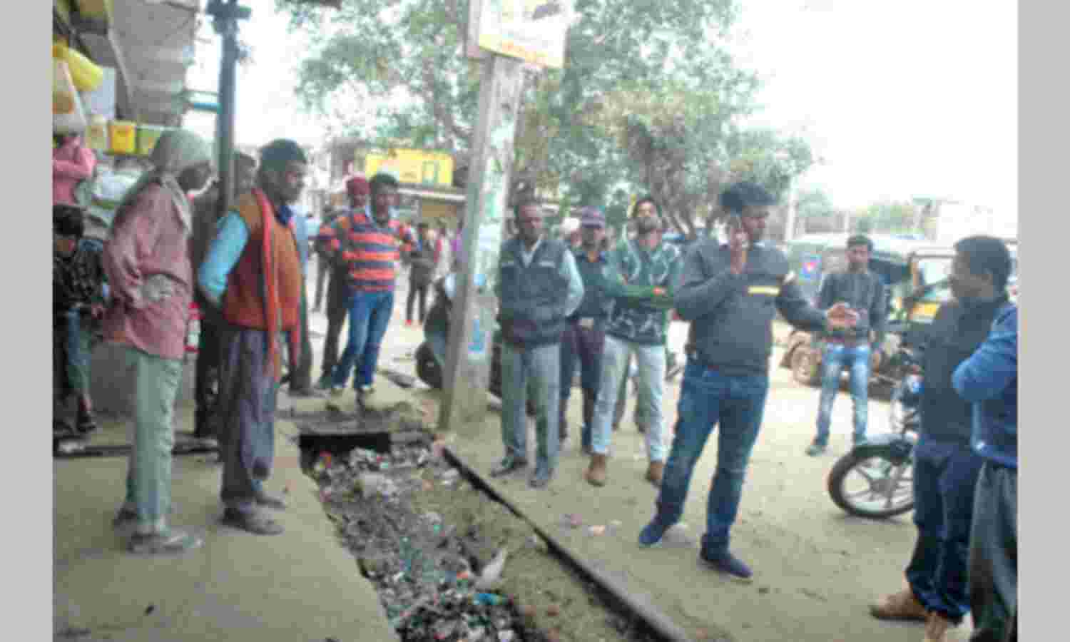 सिंधिया से शिकायत के बाद भी नहीं सुधरे मंडी के हालात, सेठों के रसूख के आगे पीछे हटा प्रशासन
