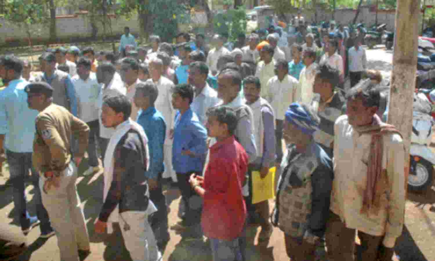 पुलिस पर हत्यारों को बचाने का आरोप