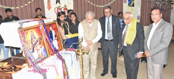 जीएलए के अग्रता में दिखा कला और कौशल का कमाल