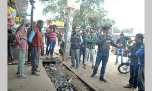 सिंधिया से शिकायत के बाद भी नहीं सुधरे मंडी के हालात, सेठों के रसूख के आगे पीछे हटा प्रशासन