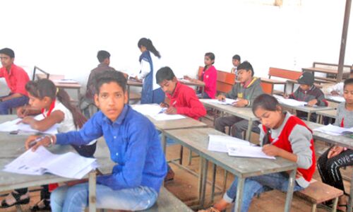 परीक्षा देकर सजाए भविष्य के सपने