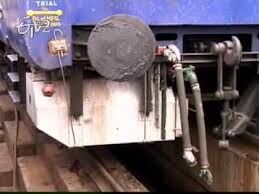 रेलवे की योजना से ट्रैक तो साफ हुए लेकिन कोचों के अंदर दम घुट रहा है यात्रियों का