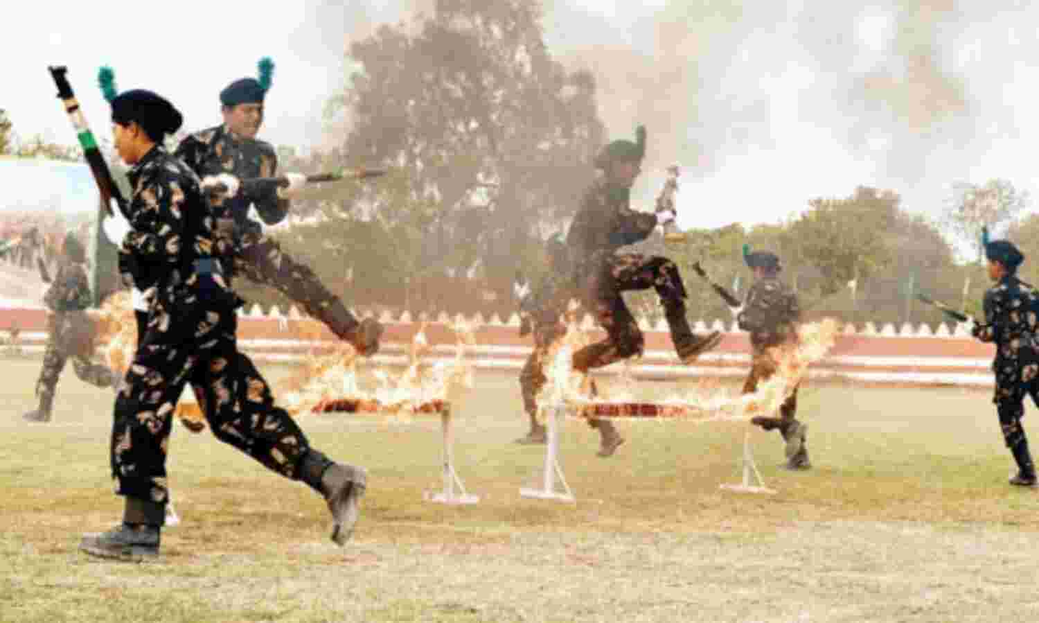 महिला जांबाजों के करतबों ने किया रोमांचित