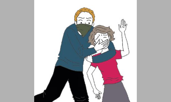 घर के बाहर खेल रही बच्ची को उठाकर ले जा रहा था युवक