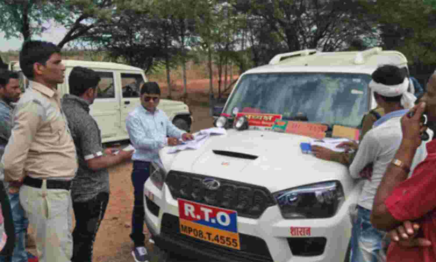 नहीं चला जिलाध्यक्ष का रौब, कटा चालान