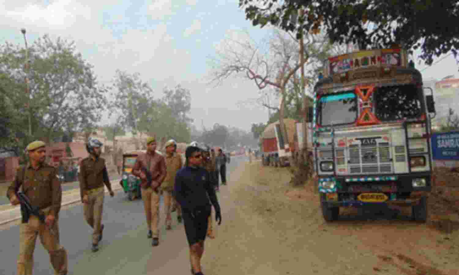 कप्तान की अवैध बालू मंडी पर सर्जिकल स्ट्राइक