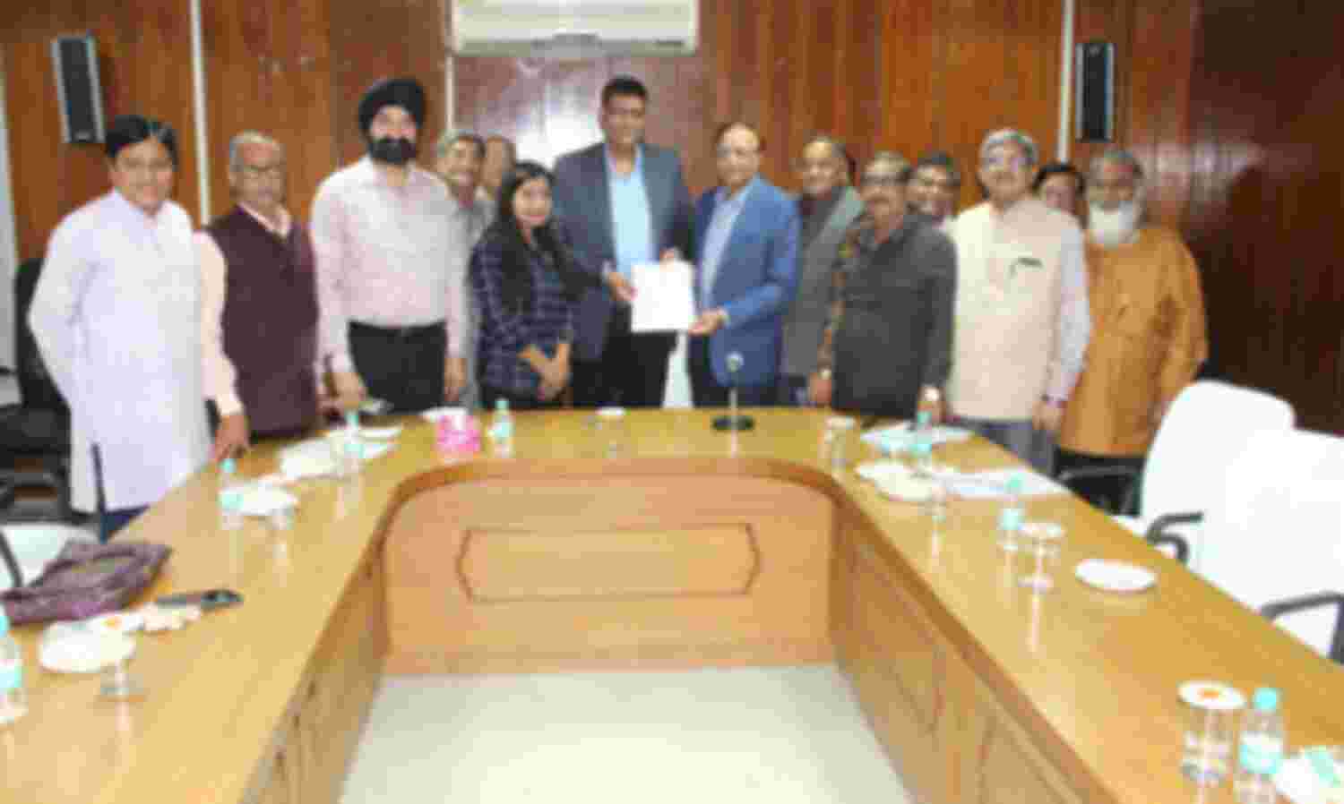 दवाब में नहीं कराया जाएगा सरेन्डर, समय से होगें सर्वे