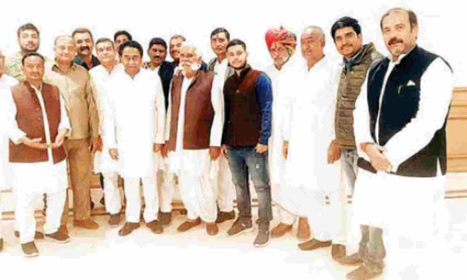 पूर्व विधायक बसपा छोड़ कांगेस में शामिल