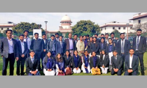 जीएलए विधि संस्थान के छात्रों ने देखा सुप्रीम कोर्ट