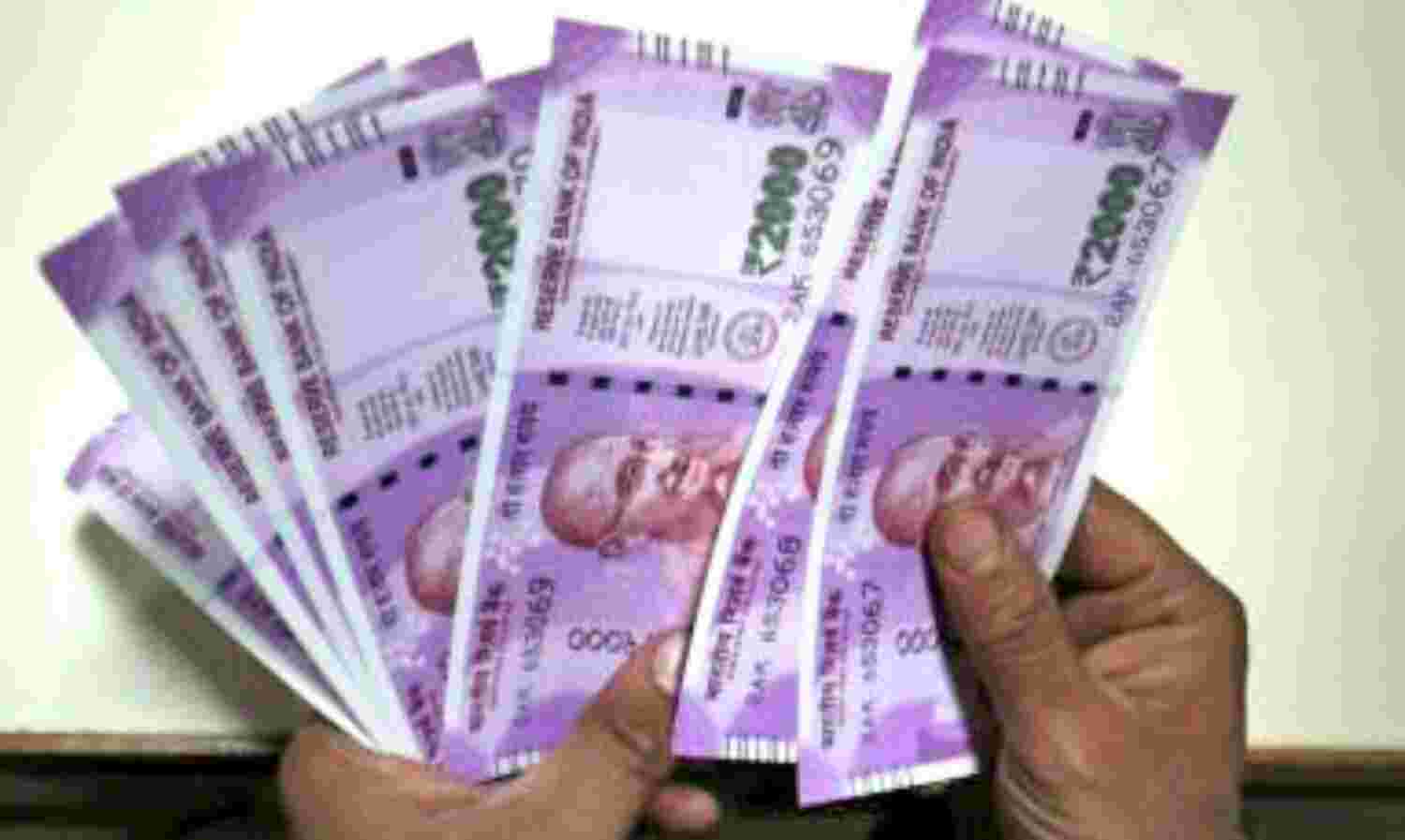 एक लाख का आंकड़ा छू सकती है देश में करोड़पतियों की संख्या