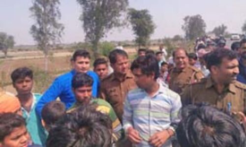 दिन दहाड़े हाईवे पर जायरीनों की बस लूटने की कोशिश