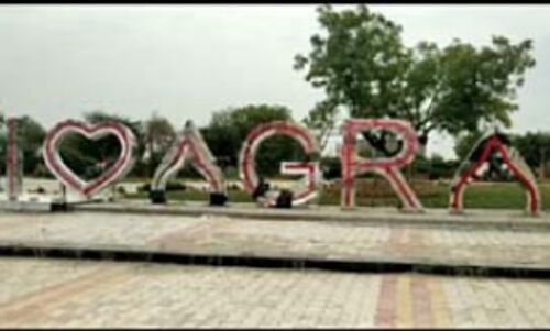 वाह ताज के साथ पर्यटक कहेंगे आई लव आगरा