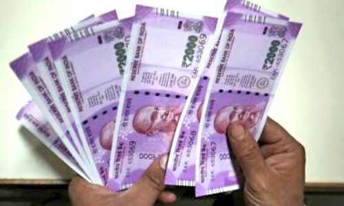 एक लाख का आंकड़ा छू सकती है देश में करोड़पतियों की संख्या