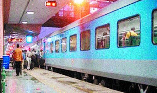 अब ट्रेनों में भी होगी निगरानी, 10 लाख रुपए या शराब मिली तो कार्रवाई तय