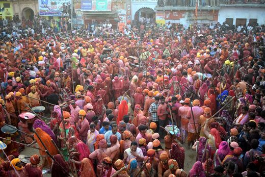 श्रीकृष्ण के गांव नंदगांव में लठामार होली में बरसा आनंद