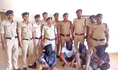 76 हजार के ईनामी पुलिस गिरफ्त में