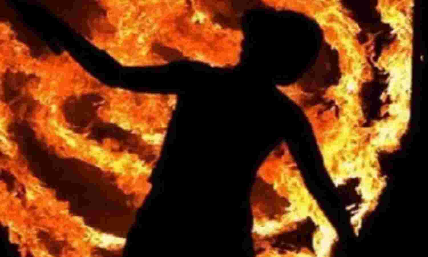 बेटे ने मां को केरोसिन डालकर जिंदा जलाया