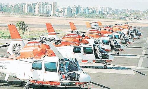 राजनीतिक दलों के बीच हवाई यात्रा का संकट