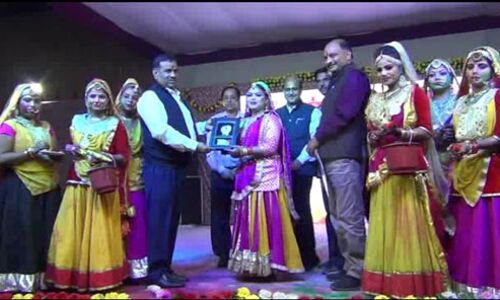 होरी खेले रघुवीरा अवध में होरी खेले...