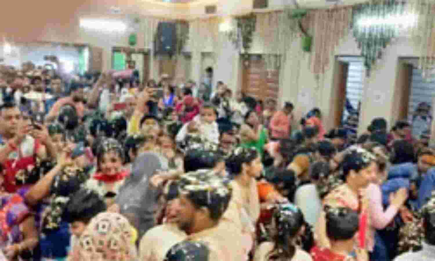 खाटू श्याम मंदिर में सवा कुंटल फूलों से भक्तों ने खेली होली