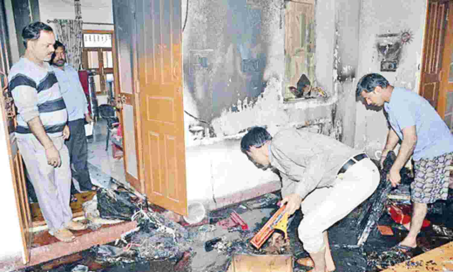 त्रिपुरा के राज्यपाल कप्तान सिंह सोलंकी के घर में लगी आग