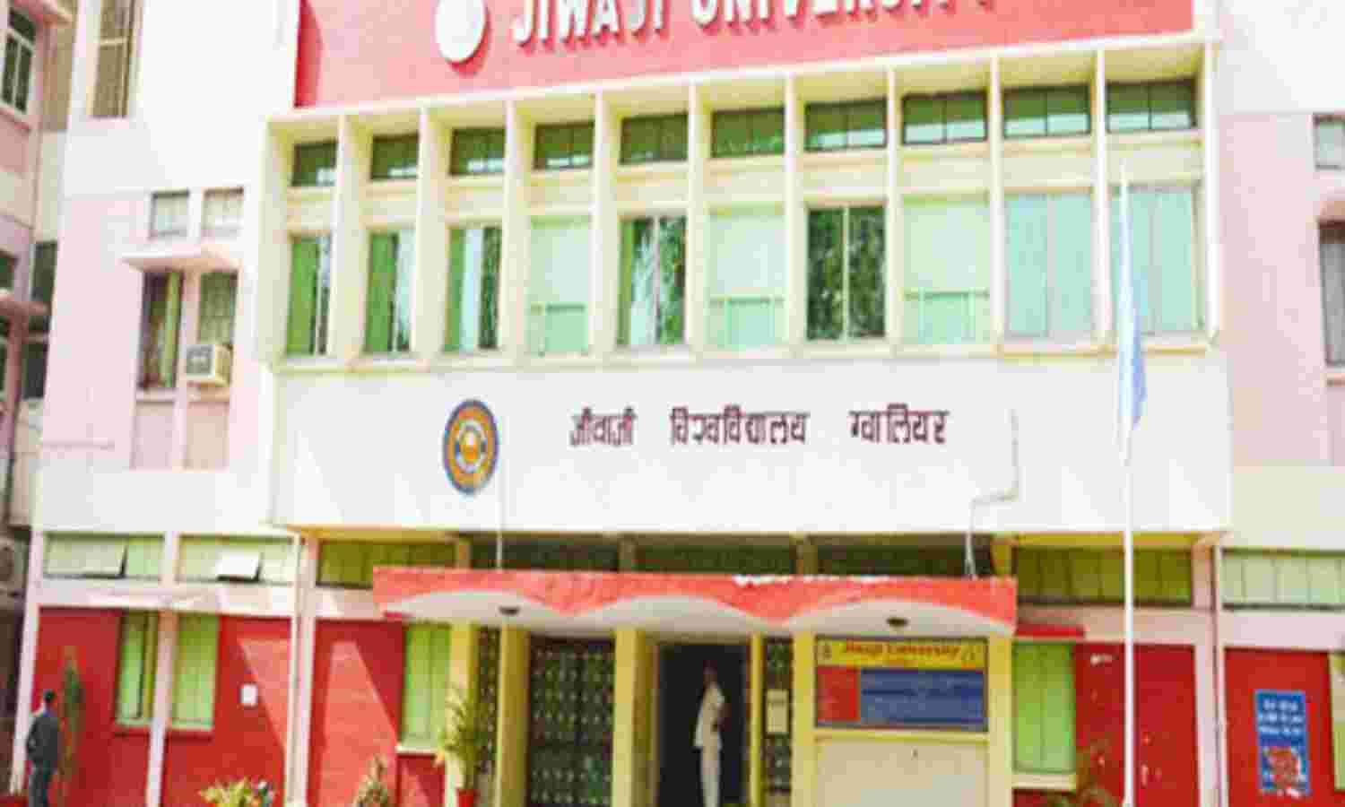 छात्राओं को दे रहे घटिया खाना, शिकायत की तो संचालक ने लगाए झूठे आरोप