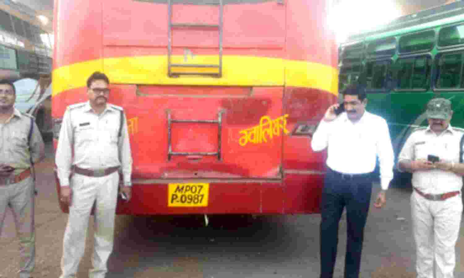 ग्वालियर-शिवपुरी की बसों पर 51 लाख से अधिक बकाया कर निकाला