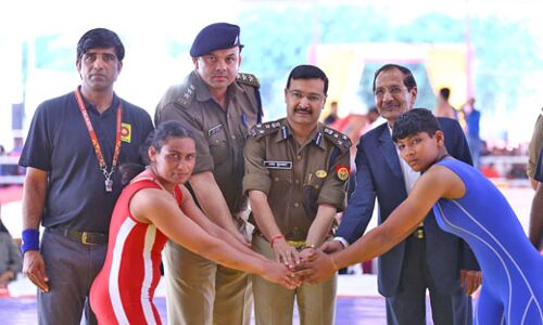 श्री दाऊजी दंगल में महिला व पुरूषों ने क्वार्टर फाइनल के लिए दिखाया दमखम