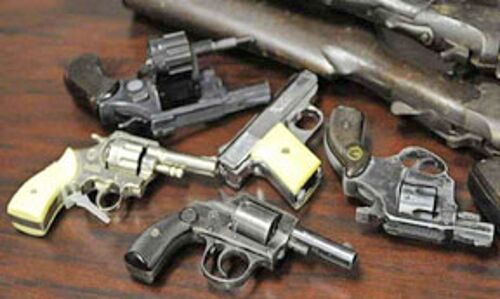 लोकसभा चुनाव से पहले 500 असलाहधारी गायब