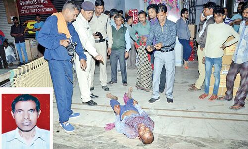 गुलाब मार्केट में चाकू से गोदकर चौकीदार की हत्या