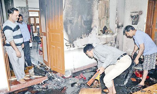 त्रिपुरा के राज्यपाल कप्तान सिंह सोलंकी के घर में लगी आग